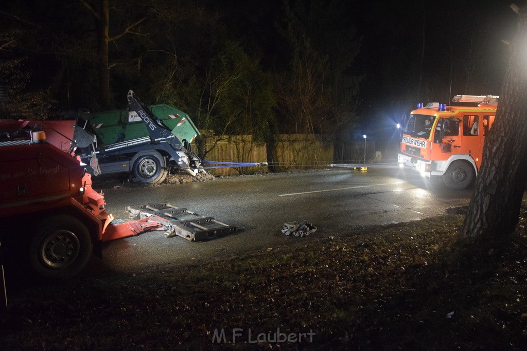 Container LKW umgestuerzt Koeln Brueck Bruecker- Dellbruecker Mauspfad P365.JPG - Miklos Laubert